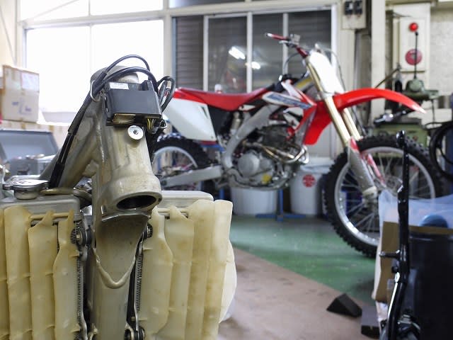 Tmk様、CRF450＋ＭＤ30のエンジン乗せて、から・・・の作業。その⑤。