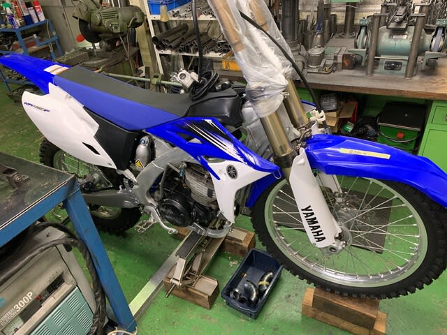 ヤマハ、ＷＲ４５０Ｆ　に、ＩＴ４６５　のエンジン積みます。　その②。