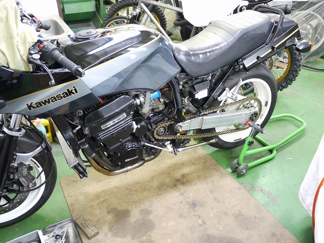 ＴＲ様。　ＧＰＺ９００Ｒ、フレーム修理＆加工。