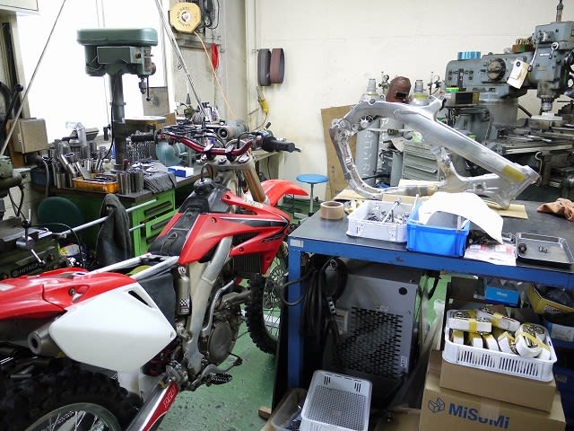 Tmk様、CRF450＋ＭＤ30のエンジン乗せて、から・・・の作業。その③。